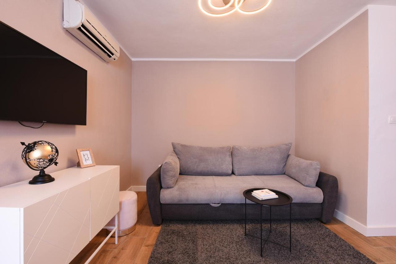 Malako Family Apartments Seline Bagian luar foto