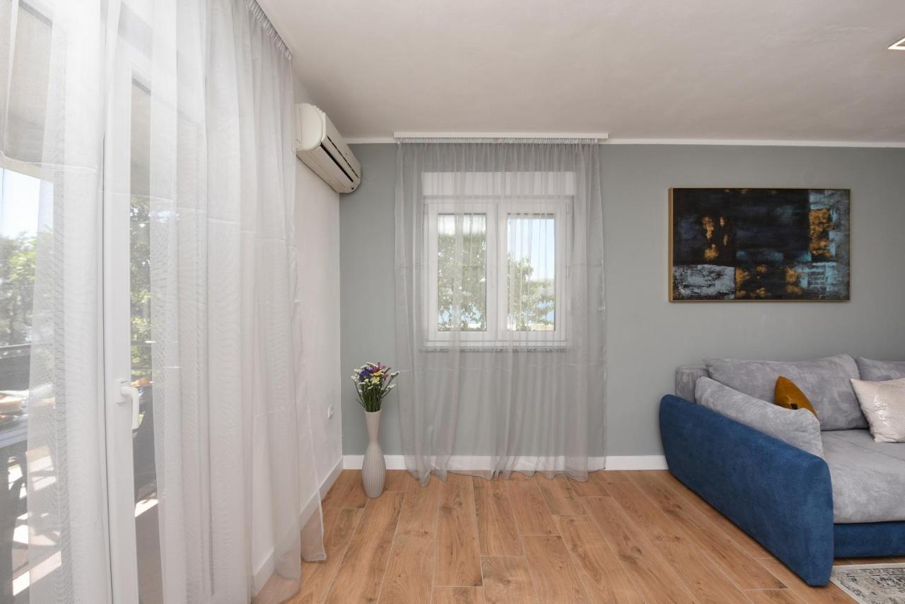 Malako Family Apartments Seline Bagian luar foto