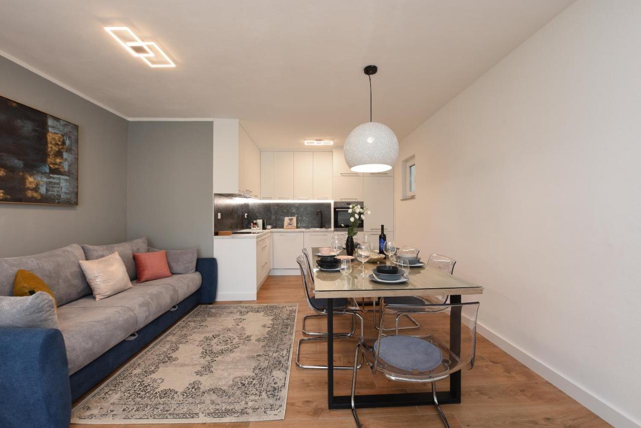 Malako Family Apartments Seline Bagian luar foto