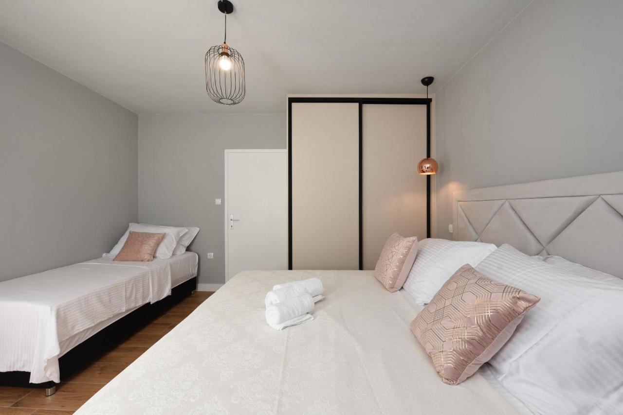 Malako Family Apartments Seline Bagian luar foto