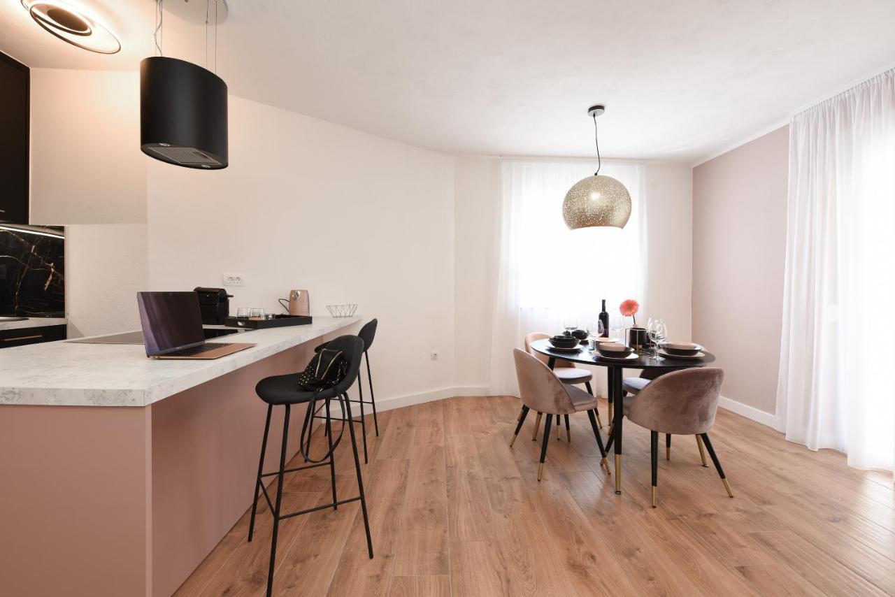 Malako Family Apartments Seline Bagian luar foto