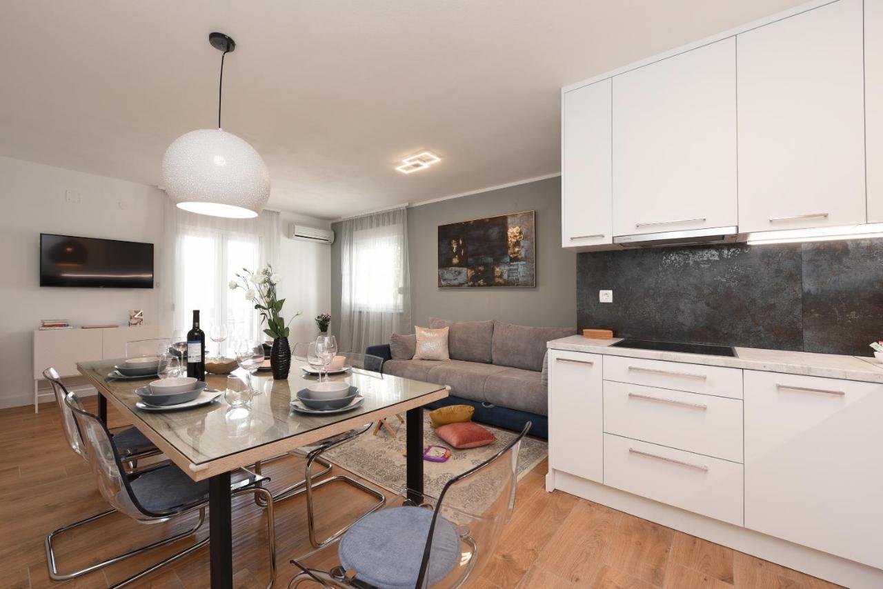 Malako Family Apartments Seline Bagian luar foto