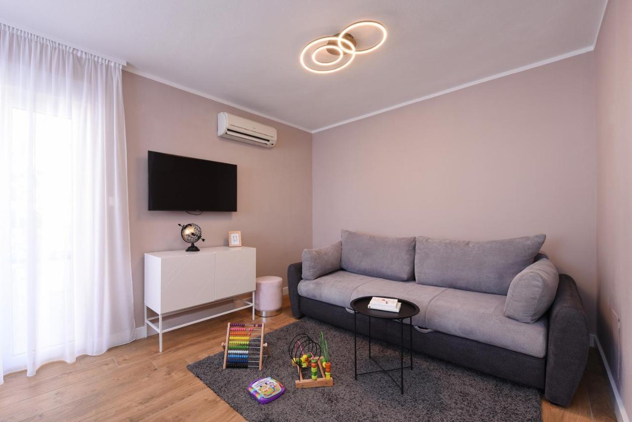 Malako Family Apartments Seline Bagian luar foto