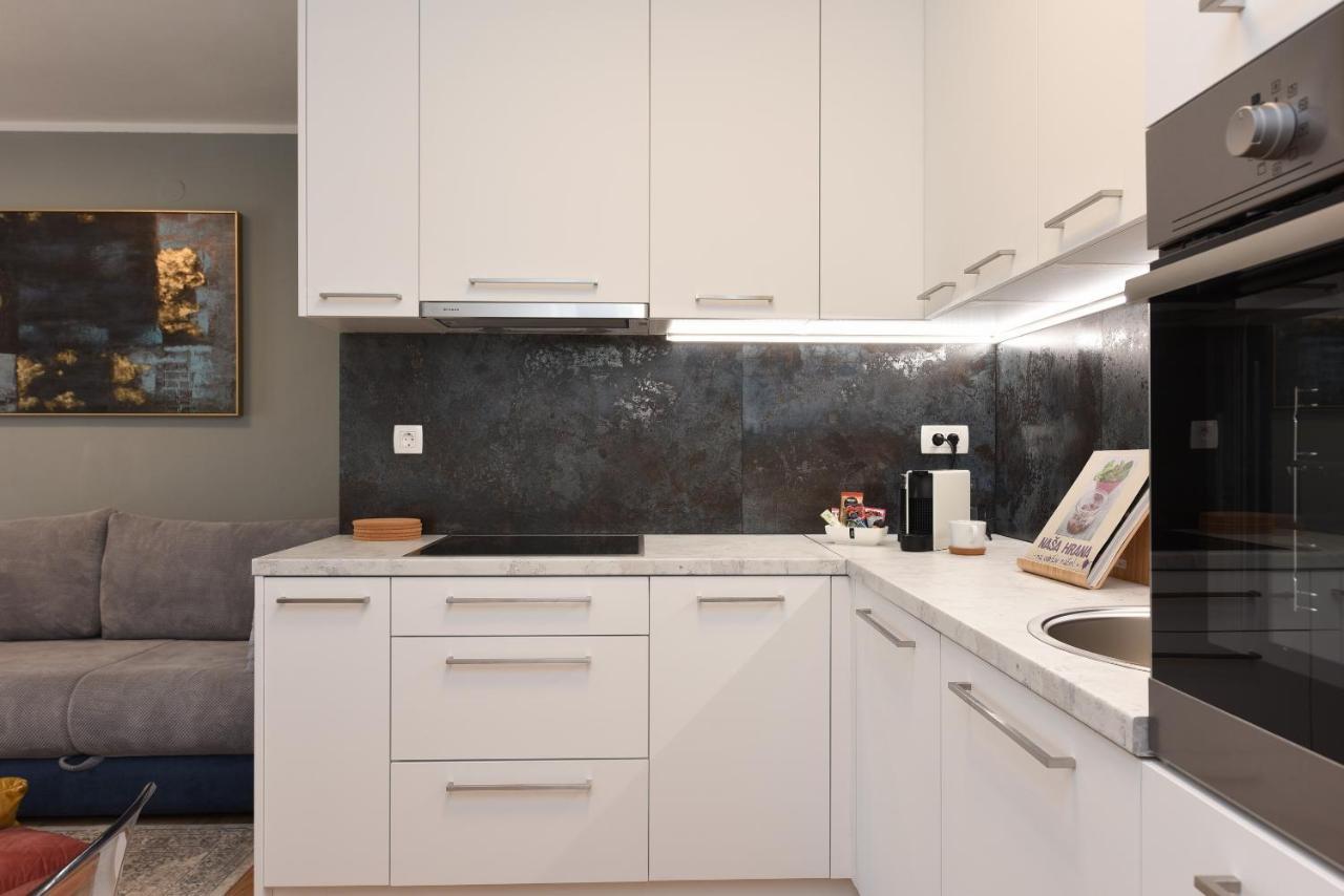 Malako Family Apartments Seline Bagian luar foto