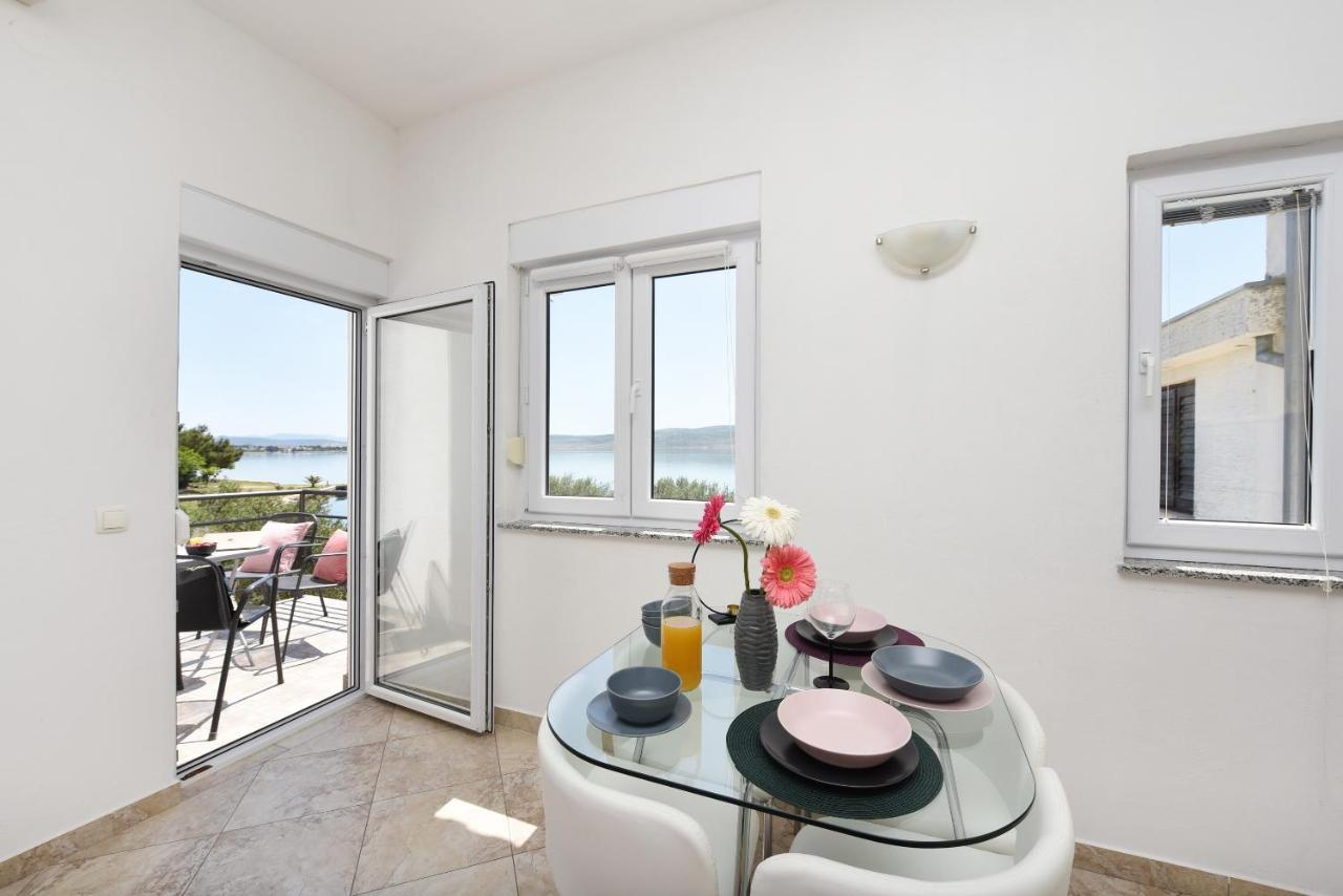 Malako Family Apartments Seline Bagian luar foto