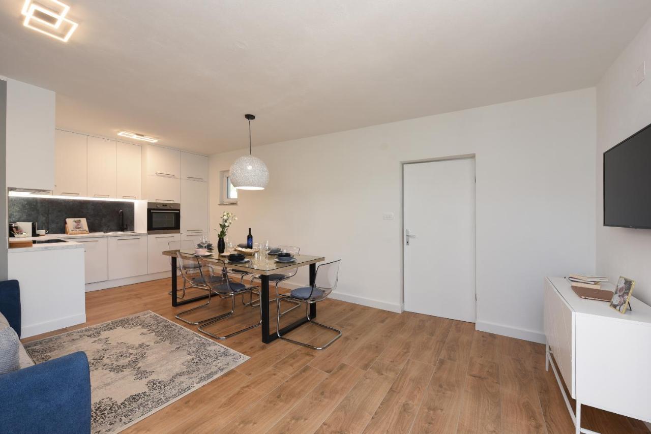Malako Family Apartments Seline Bagian luar foto
