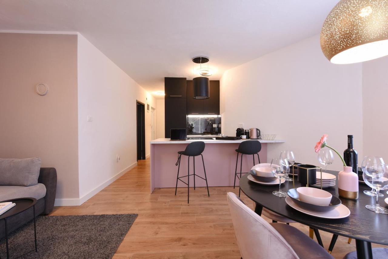 Malako Family Apartments Seline Bagian luar foto