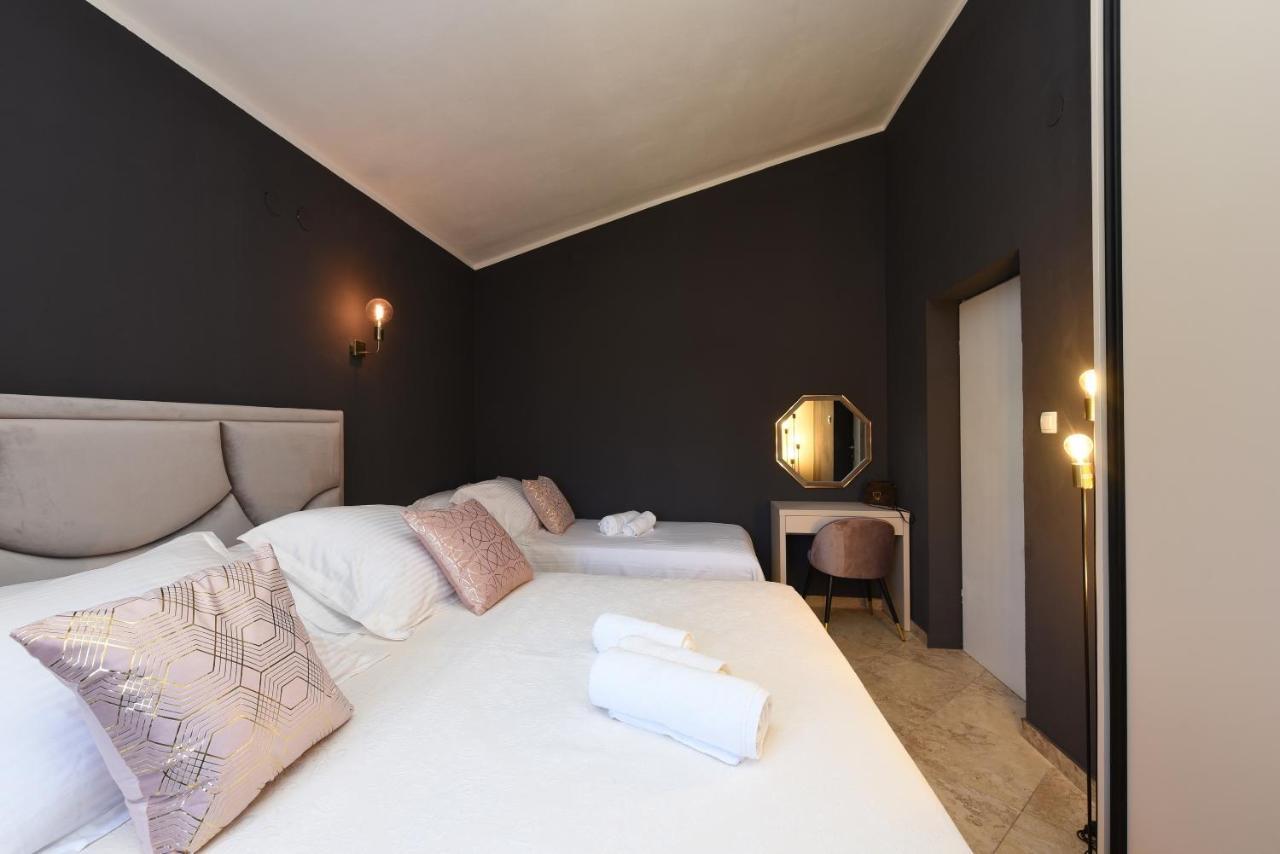 Malako Family Apartments Seline Bagian luar foto