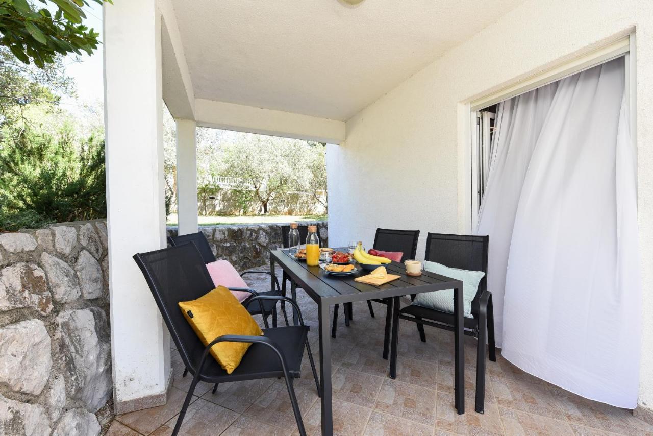 Malako Family Apartments Seline Bagian luar foto
