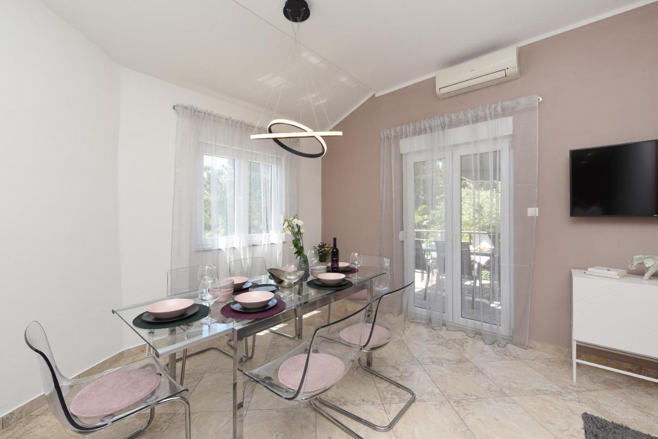 Malako Family Apartments Seline Bagian luar foto