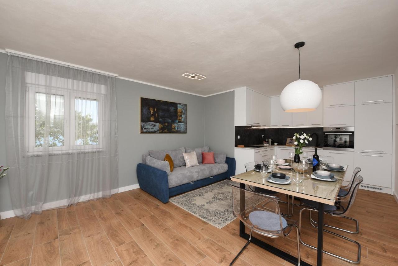 Malako Family Apartments Seline Bagian luar foto